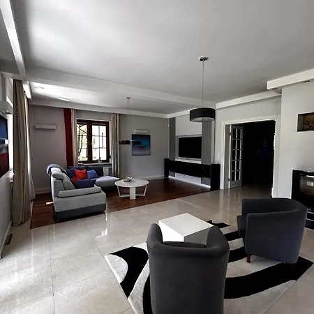 Dwor Grabina Villa *