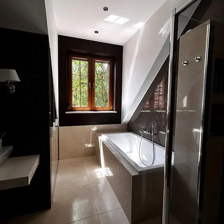 Dwor Grabina Villa *